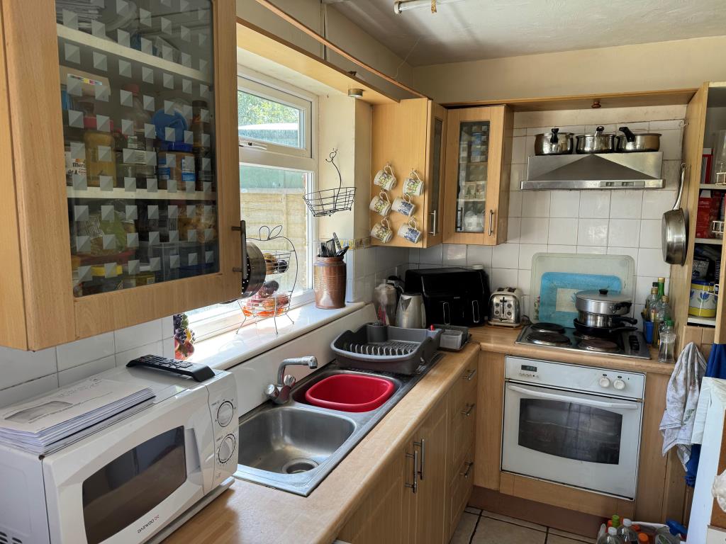 Lot: 102 - PAIR OF FREEHOLD COTTAGES IN A POPULAR VILLAGE LOCATION - The Kitchen in Cottage One